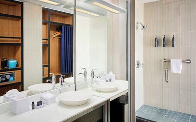 Aloft by Marriott Montreal Airport