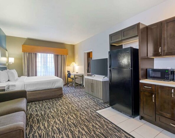 Spacious day use room with natural light at Best Western Plus Mountain View Auburn Inn.