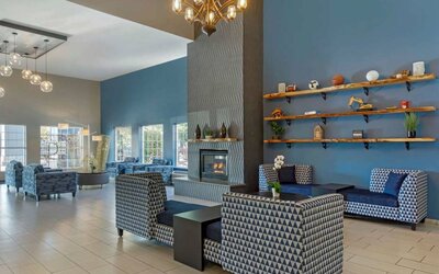 Lobby and coworking lounge at Best Western Plus Mountain View Auburn Inn.