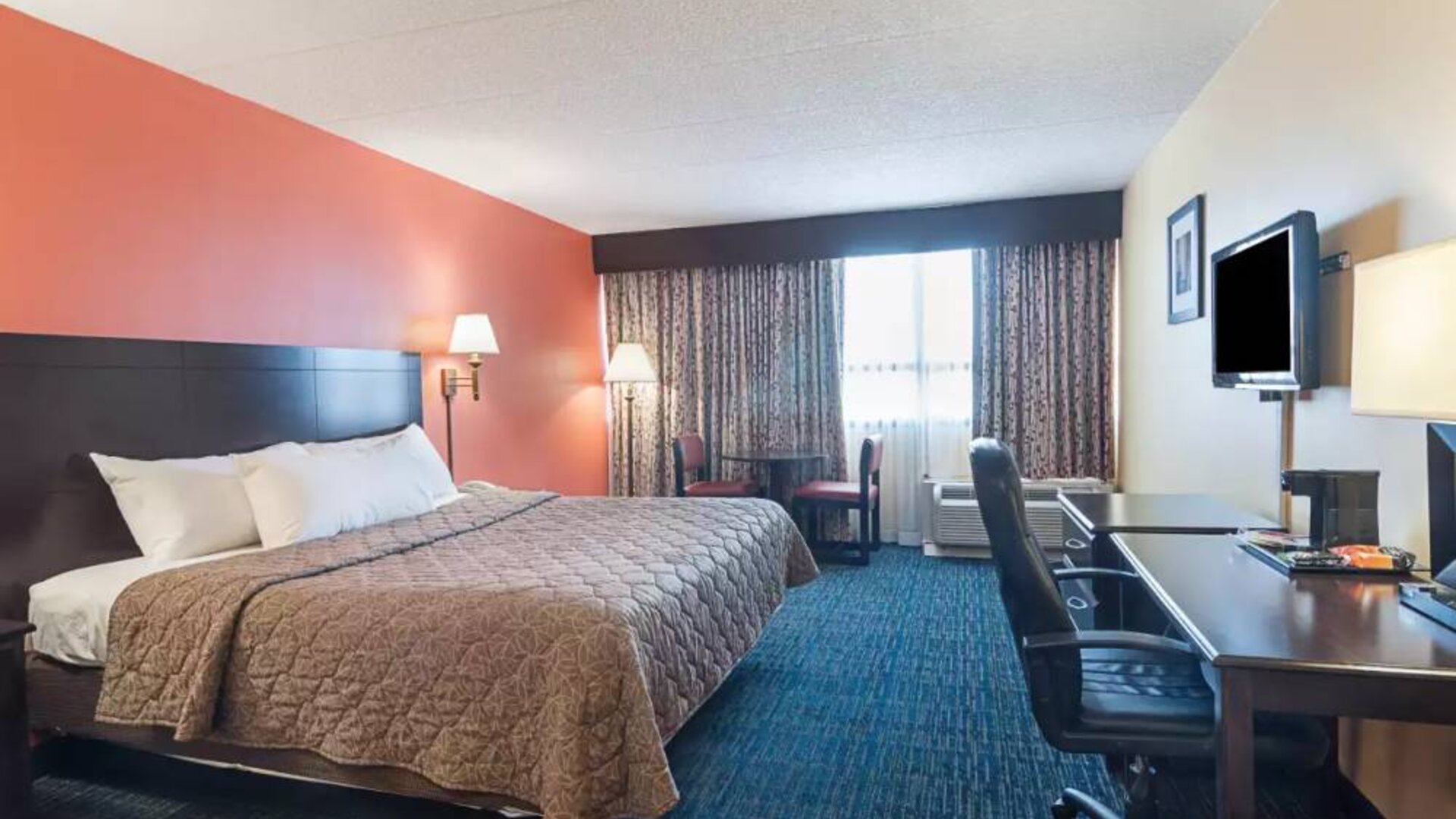 Day use room with natural light at Rodeway Inn Meadowlands.