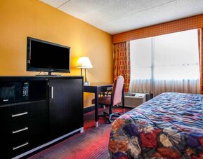 Day use room amenities at Rodeway Inn Meadowlands.