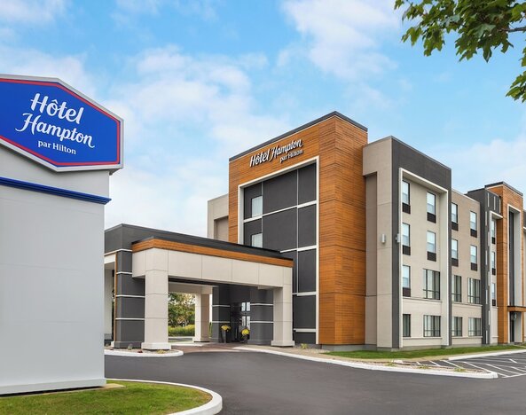 Hampton Inn & Suites by Hilton Montreal-Dorval