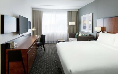 DoubleTree by Hilton Montreal Airport