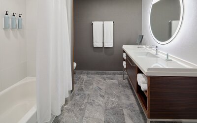 Courtyard By Marriott Montreal Laval