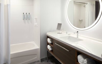 Courtyard By Marriott Montreal Laval