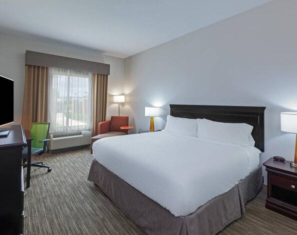 Day use room with work desk at Holiday Inn Express & Suites Shreveport South - Park Plaza.