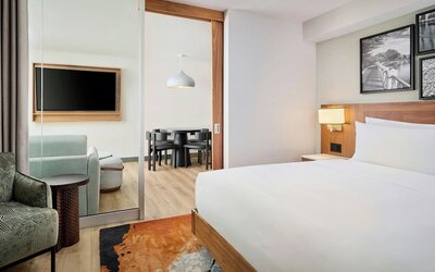 Ômage Hotel, Montreal Laval, a Tribute Portfolio Hotel