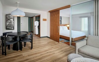 Ômage Hotel, Montreal Laval, a Tribute Portfolio Hotel