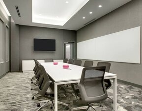 Professional meeting room at The Rose Hotel Chicago O’Hare, Tapestry Collection By Hilton.