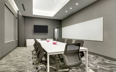Professional meeting room at The Rose Hotel Chicago O’Hare, Tapestry Collection By Hilton.