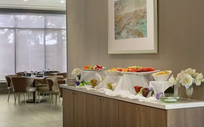 Embassy Suites by Hilton Montreal Airport