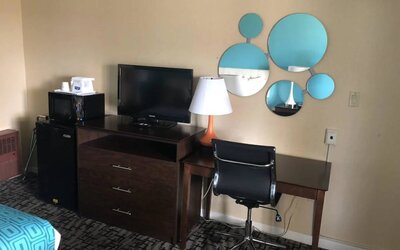 Day use room amenities at Howard Johnson Express Inn - Rocky Hill.