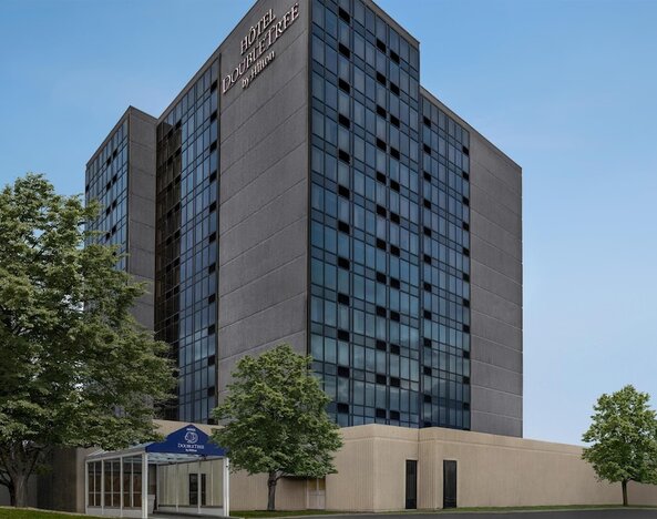 DoubleTree by Hilton Pointe Claire Montreal Airport West
