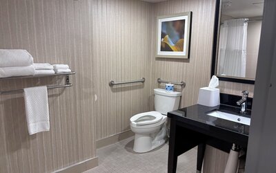 DoubleTree by Hilton Pointe Claire Montreal Airport West