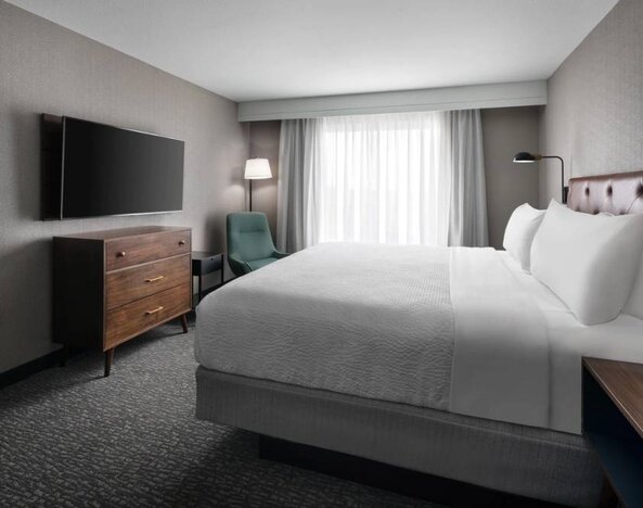 Day use room with natural light at Four Points By Sheraton San Francisco Airport.
