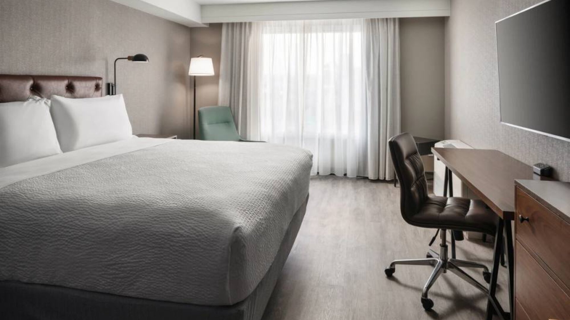 Day use room with work desk at Four Points By Sheraton San Francisco Airport.
