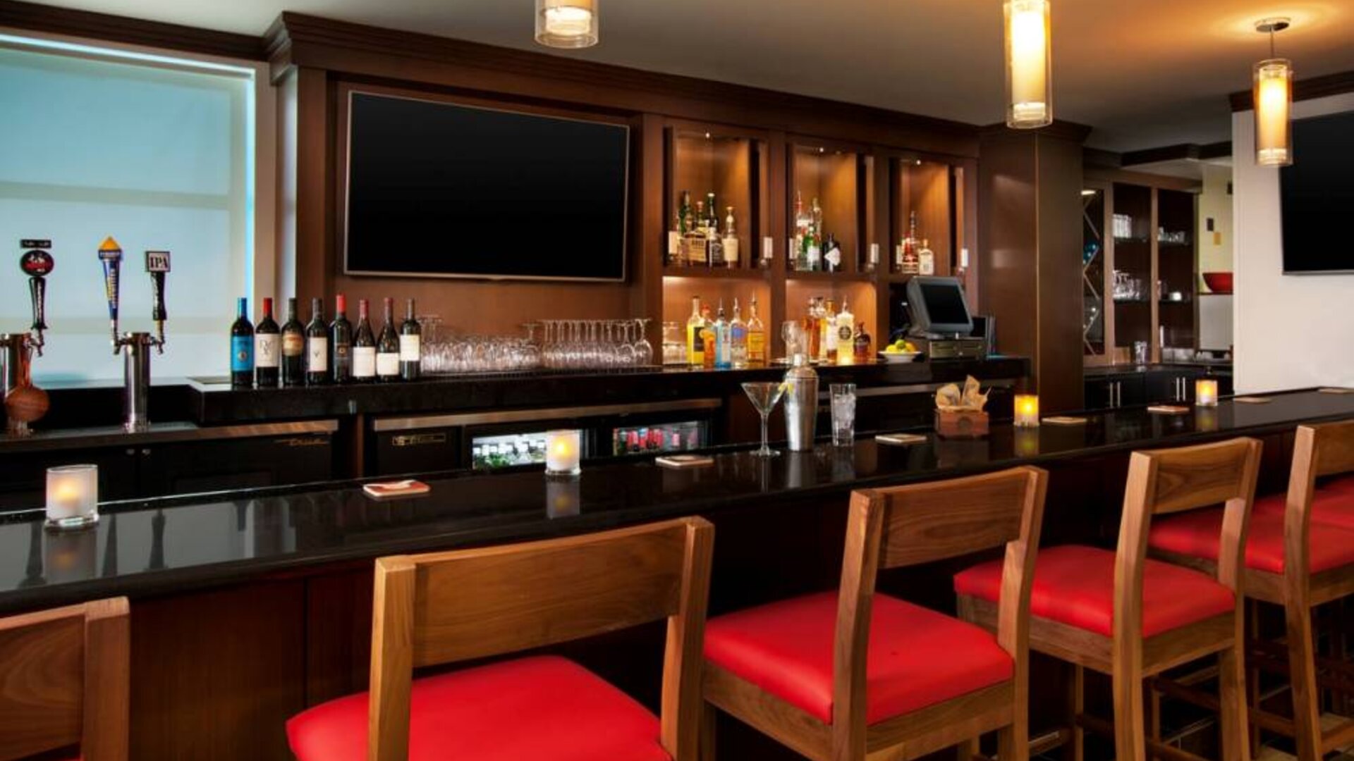 Hotel bar at Four Points By Sheraton San Francisco Airport.
