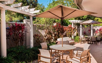 Outdoor patio at Courtyard By Marriott Sarasota Bradenton Airport.