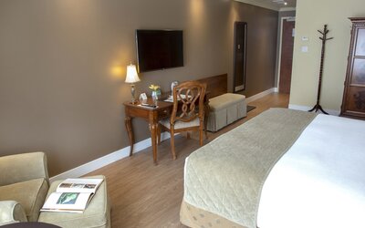 Hotel Brossard, an Ascend Collection Hotel