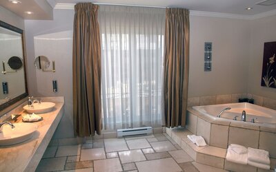 Hotel Brossard, an Ascend Collection Hotel