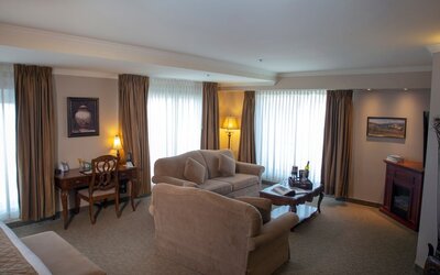Hotel Brossard, an Ascend Collection Hotel
