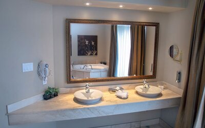 Hotel Brossard, an Ascend Collection Hotel