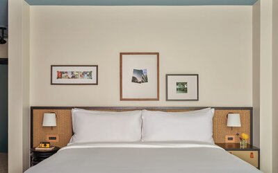 Premium Room, 1 King Bed, Balcony