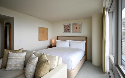 Ka Laʻi Waikiki Beach, LXR Hotels & Resorts