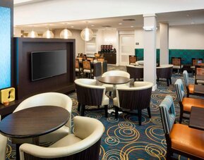 Dining area perfect for coworking at Residence Inn Fort Lauderdale Airport & Cruise Port.