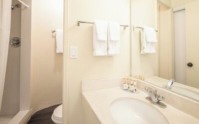 Ohia Waikiki Studio Suites