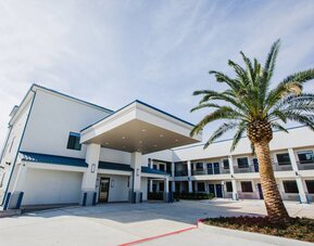 Hotel exterior at Palace Inn Blue Gessner.