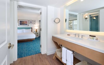 OUTRIGGER Reef Waikiki Beach Resort