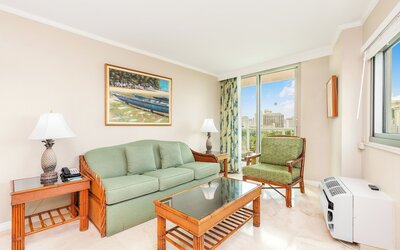 Luana Waikiki Hotel & Suites