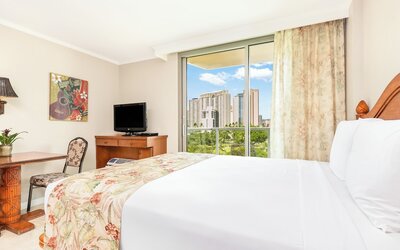 Luana Waikiki Hotel & Suites