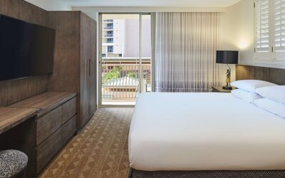 Embassy Suites by Hilton Waikiki Beach Walk