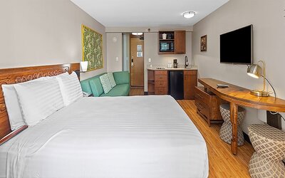 Castle Bamboo Waikīkī Hotel