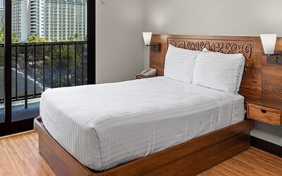 Castle Bamboo Waikīkī Hotel
