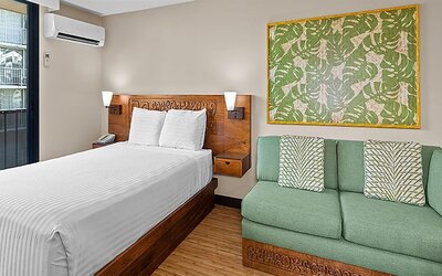 Castle Bamboo Waikīkī Hotel