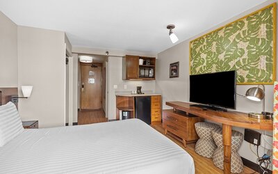 Castle Bamboo Waikīkī Hotel