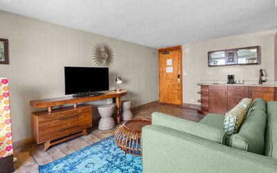 Castle Bamboo Waikīkī Hotel