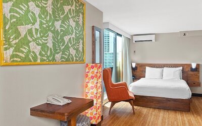 Castle Bamboo Waikīkī Hotel
