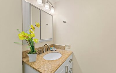 Pacific Monarch - 1 BR - Ocean & City Views