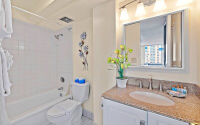 Pacific Monarch - 1 BR - Ocean & City Views