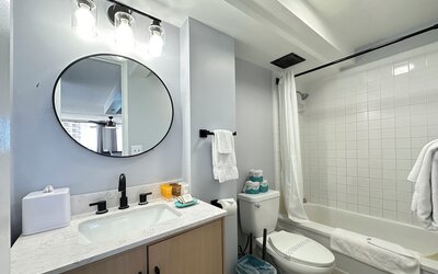 Pacific Monarch - 1 BR - Ocean & City Views