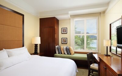 Moana Surfrider, A Westin Resort & Spa, Waikiki Beach