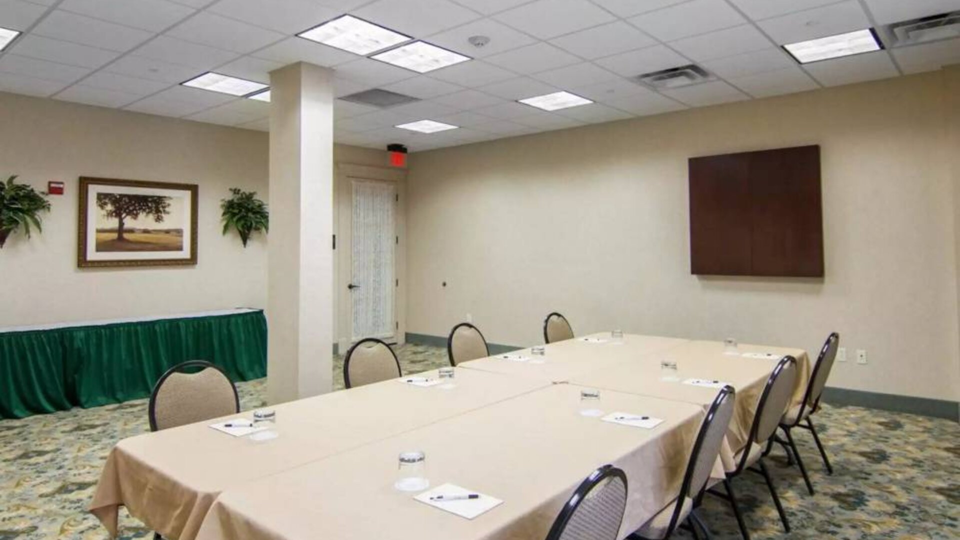 Meeting room at Liberty Hotel Cleburne, An Ascend Hotel Collection Member.