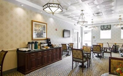 Breakfast area at Liberty Hotel Cleburne, An Ascend Hotel Collection Member.