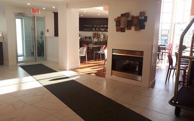 Clarion Pointe Quebec Airport