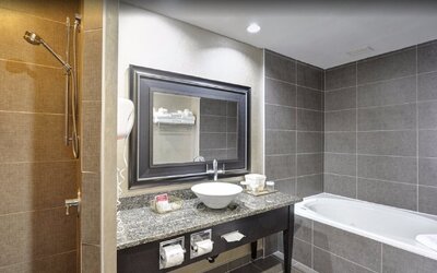 Travelodge by Wyndham Hotel & Convention Centre Quebec City
