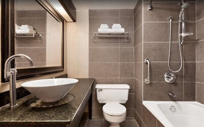 Travelodge by Wyndham Hotel & Convention Centre Quebec City